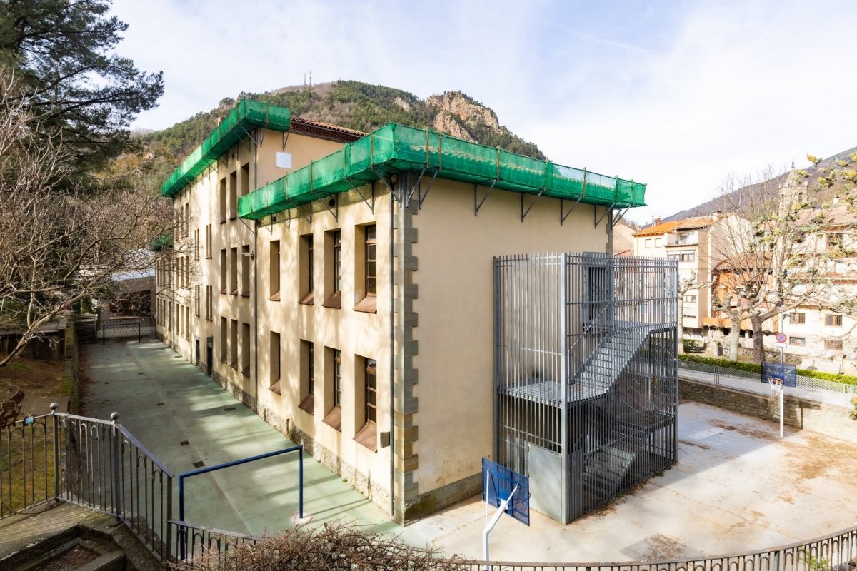 Comencen les obres de la teulada de l’escola de Ribes