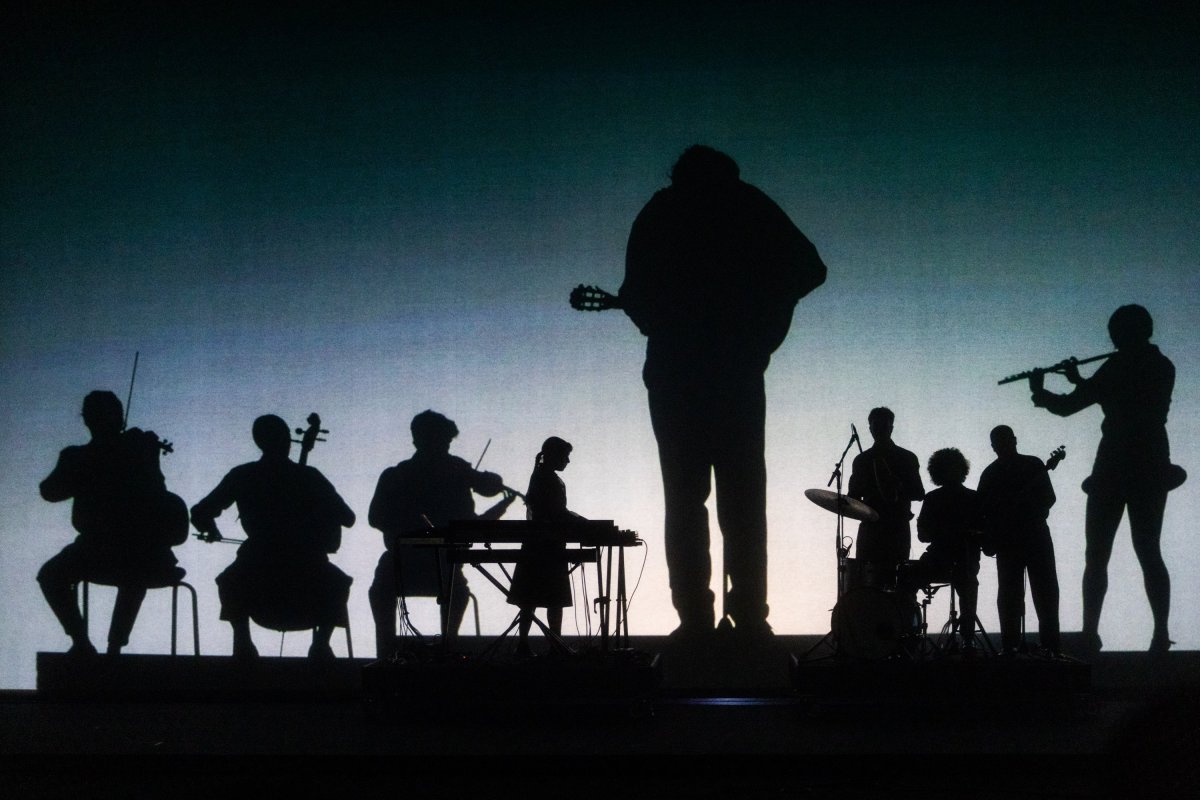 Ombres, diàleg i molta música