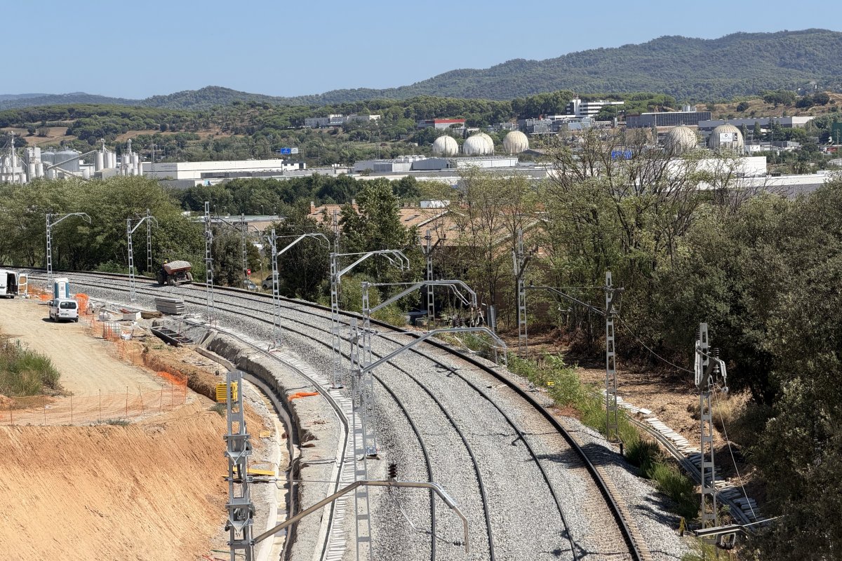 El govern espanyol destina 17 milions d’emergència a comprar 70 km de cable després de 63 robatoris a l’R3