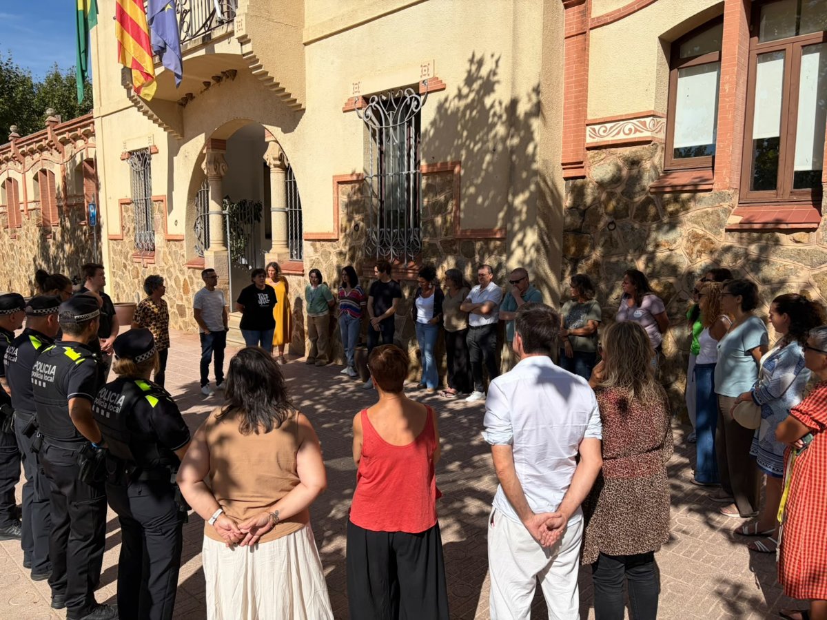 Minut de silenci a l’Ametlla en record de l’home mort en l’incendi d’una residència