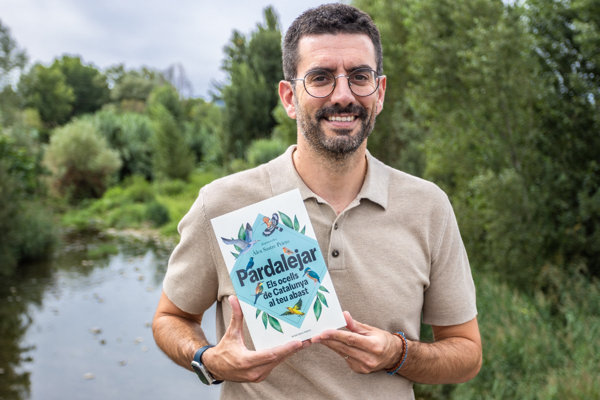 Àlex Sastre publica un llibre sobre la seva afició a l’ornitologia