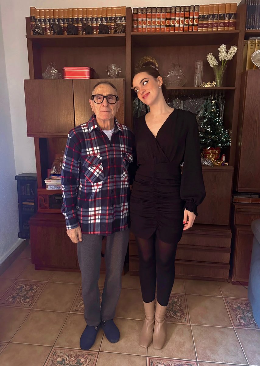 José Luís Mingote amb la seva neta Júlia
