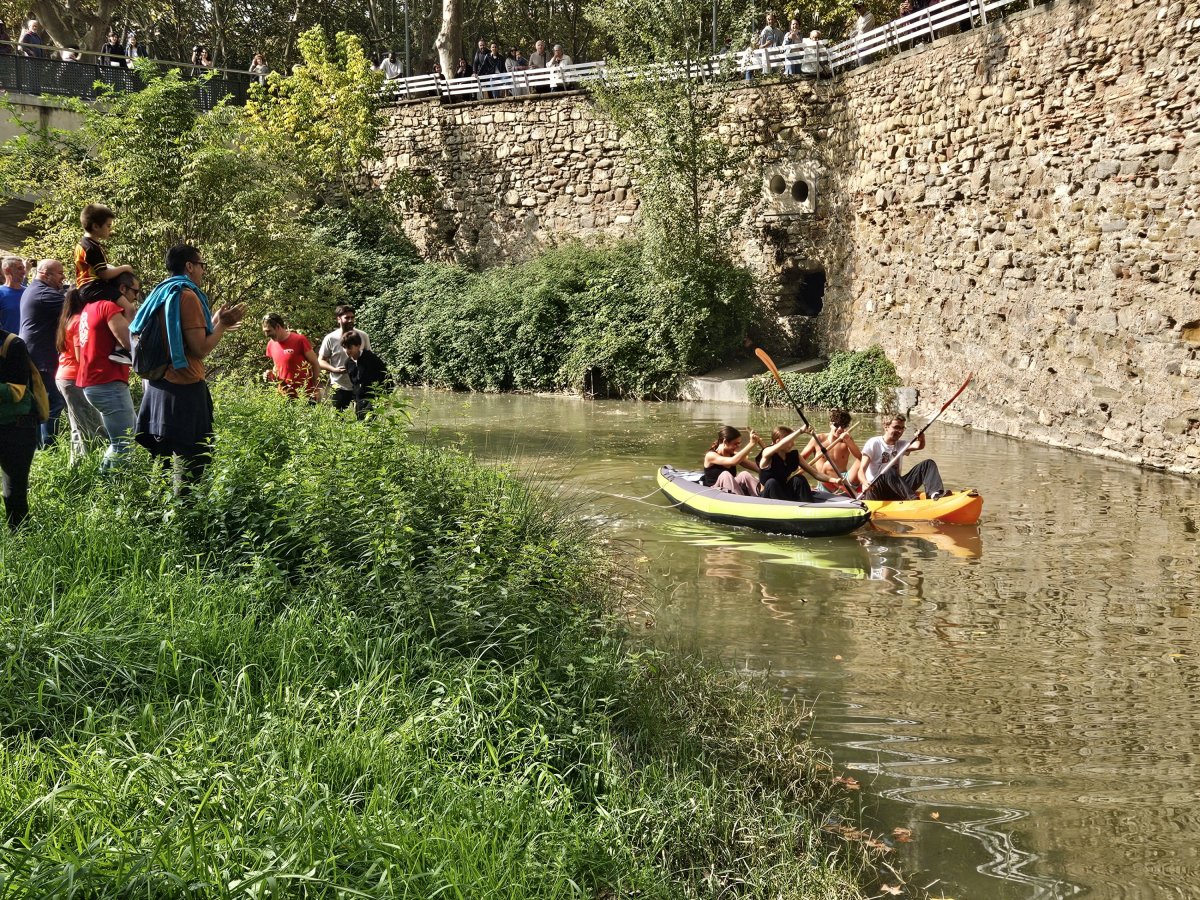 Divertida estrena d’una Regata del Mèder a les festes de la Calla de Vic