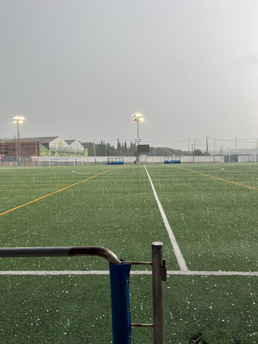 La pluja obliga a suspendre fins a 17 partits a la comarca