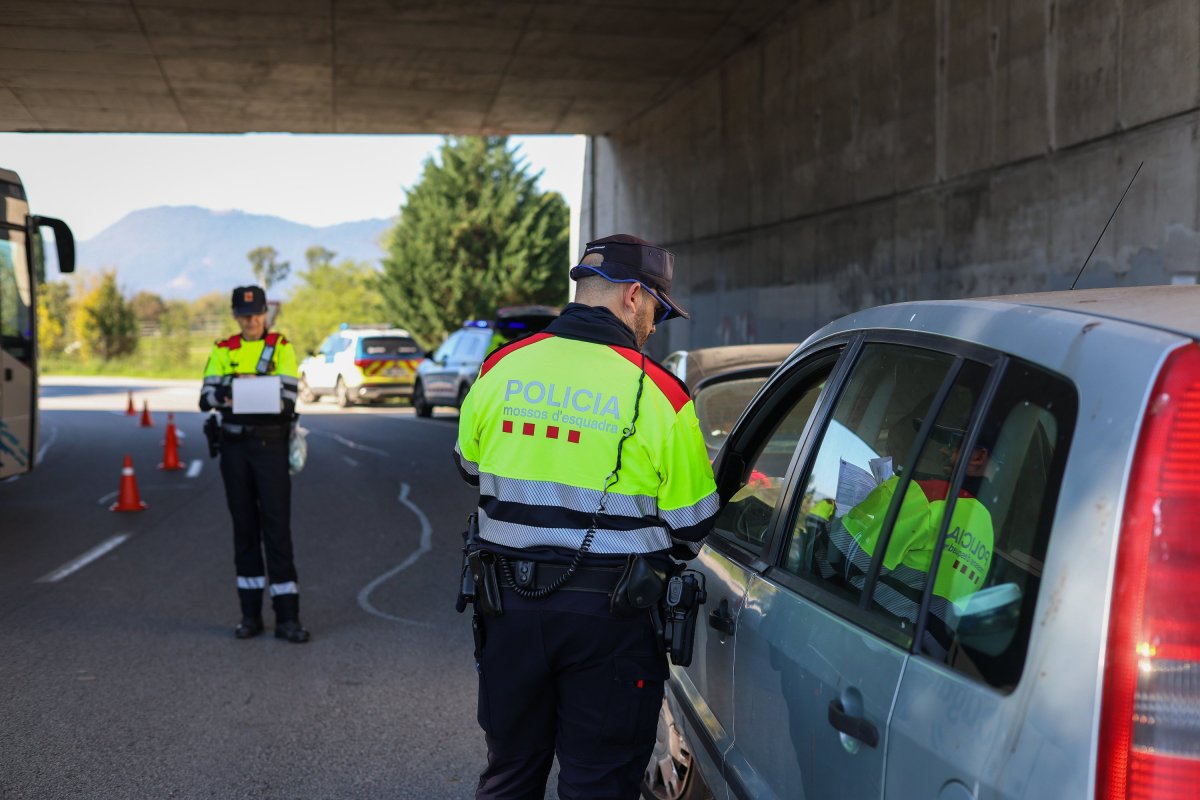 Vint multes en menys de tres hores per distraccions al volant