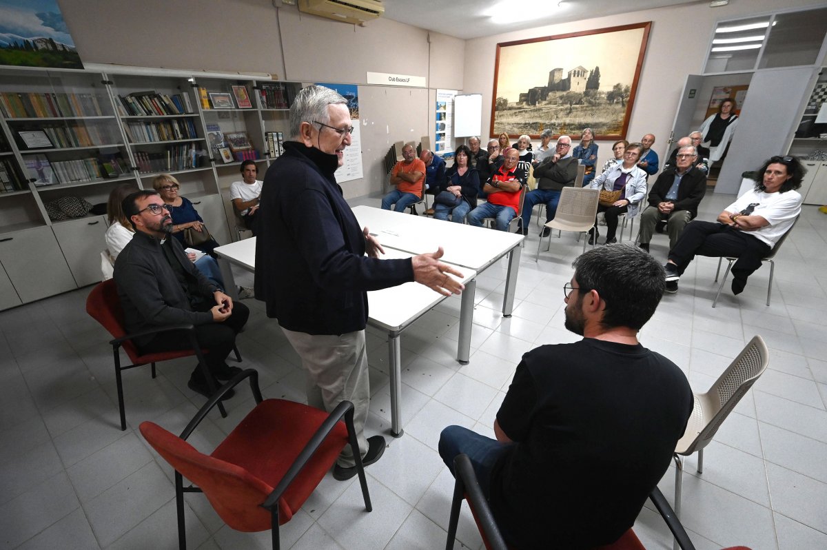 El consell de poble de Llerona debat els canvis fets a la parròquia