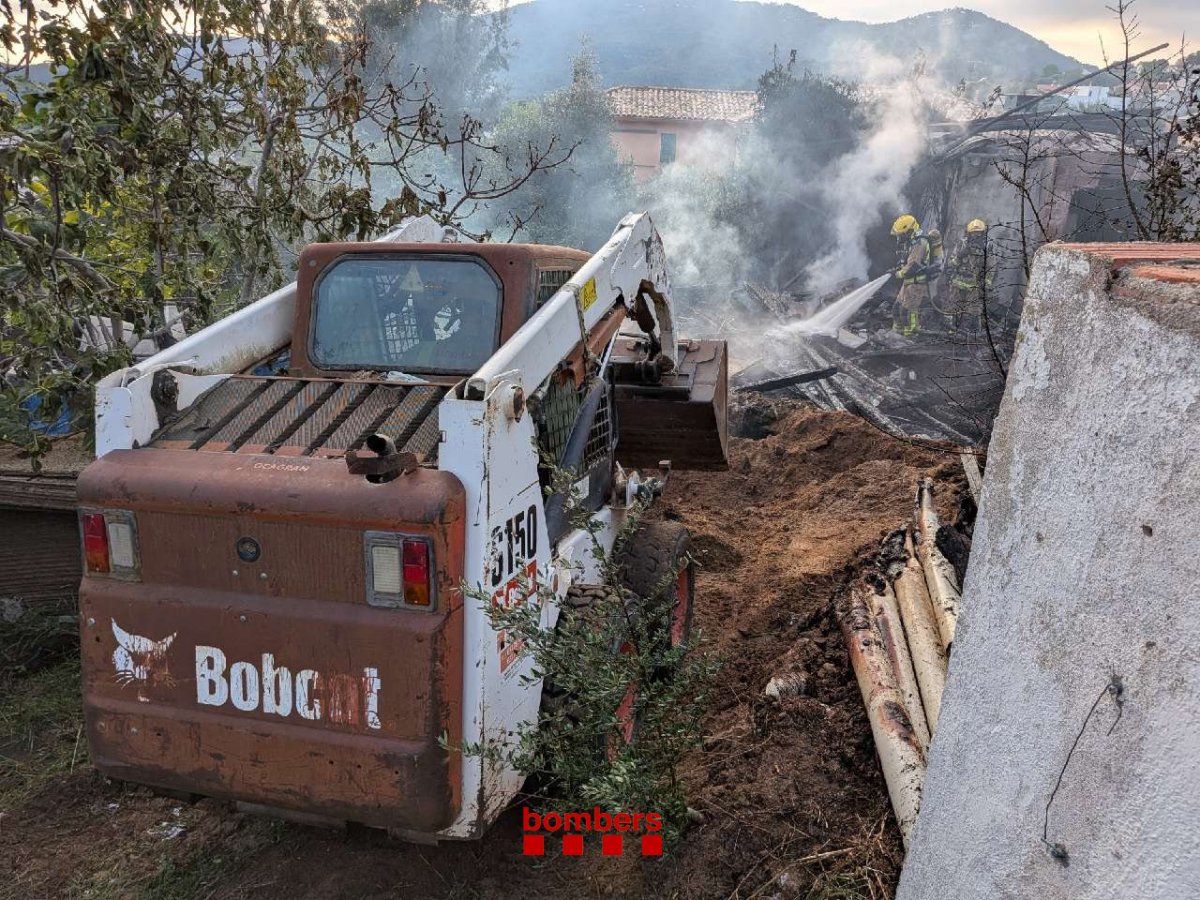 Crema totalment una casa deshabitada a Caldes