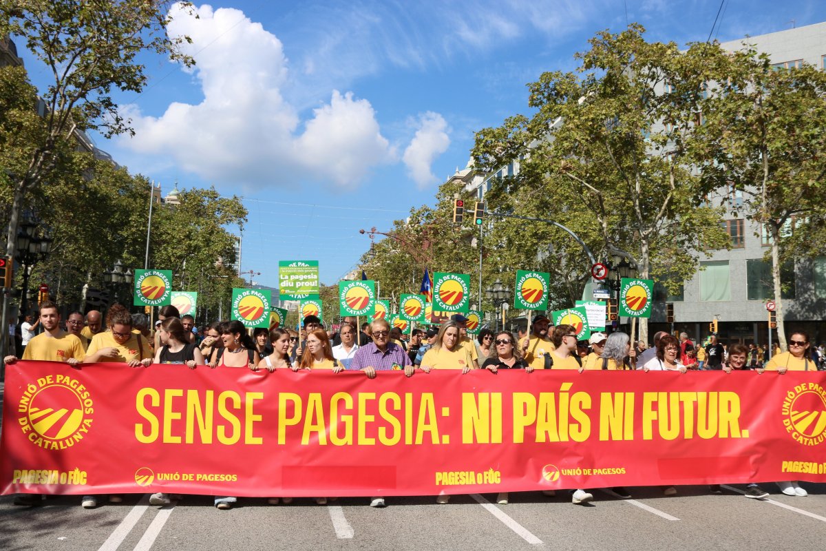 La pagesia diu “prou” des del centre de Barcelona i reclamen “mesures estructurals” per salvar el sector
