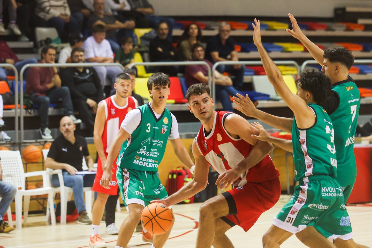 El CB Vic-UVic suma la segona victòria consecutiva i s’estrena a casa