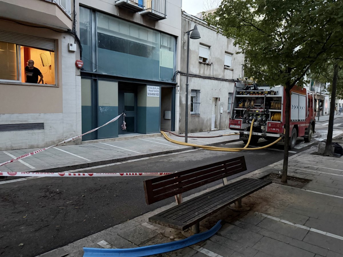 Els Bombers evacuen preventivament 22 persones de la residència Adara de Granollers