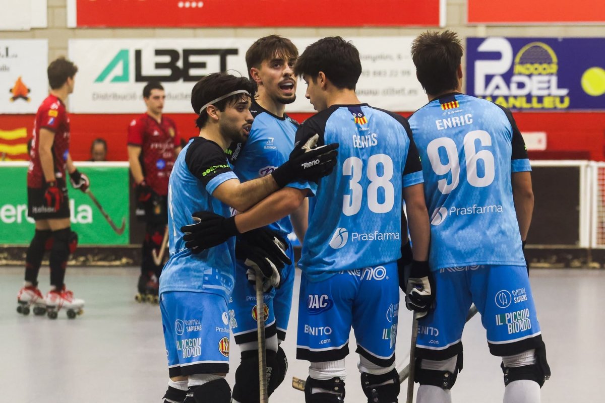 El Martinelia Manlleu remunta un partit boig i derrota el Noia B amb un decisiu gol de Gurt (6-5)