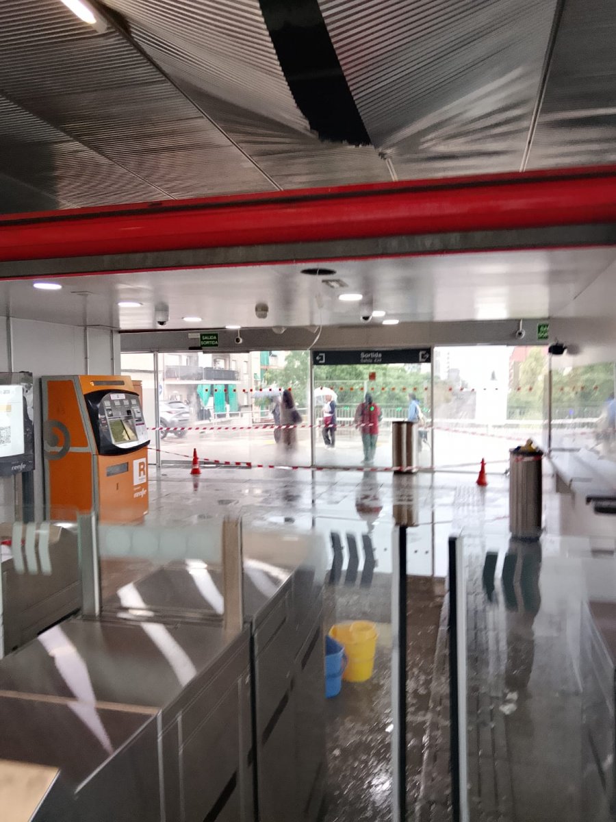 Renfe suspèn la circulació a l’R2 Nord per acumulació d’aigua a les vies
